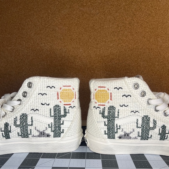 Vans
Sk8-hi
Vr3 cush
Desert embroidered
NWOT - Picture 4 of 12